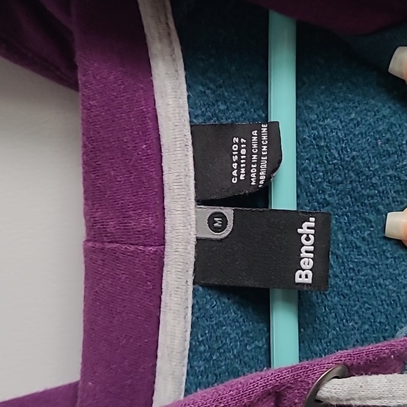 Bench sweatshirt with hood - Picture 2 of 4